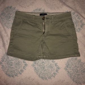 American Eagle green woman’s shorts